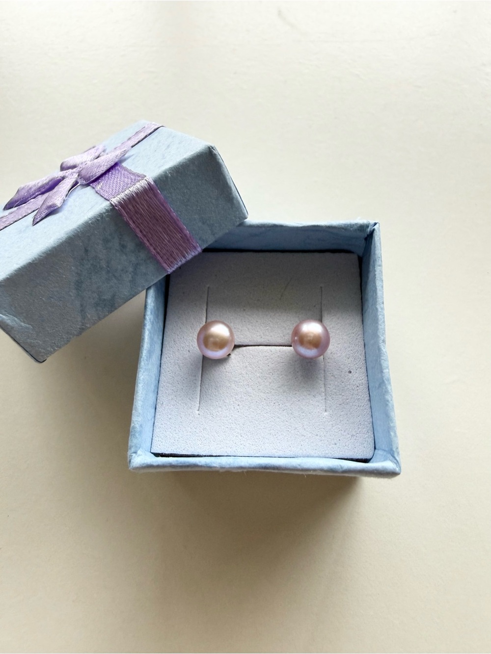 Freshwater Pearl Stud Earrings in Light Purple/Pink -Sterling silver